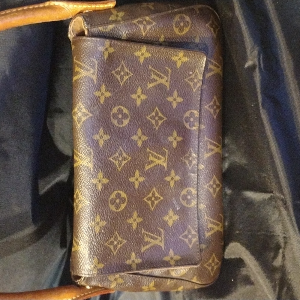 Louis Vuitton purse gently used